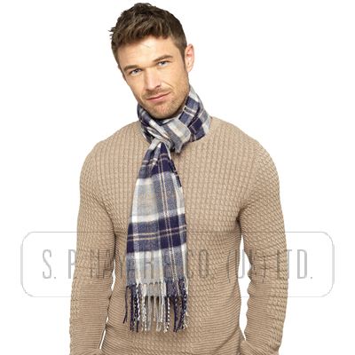 CHECKED SCARF WITH TASSELS. 
